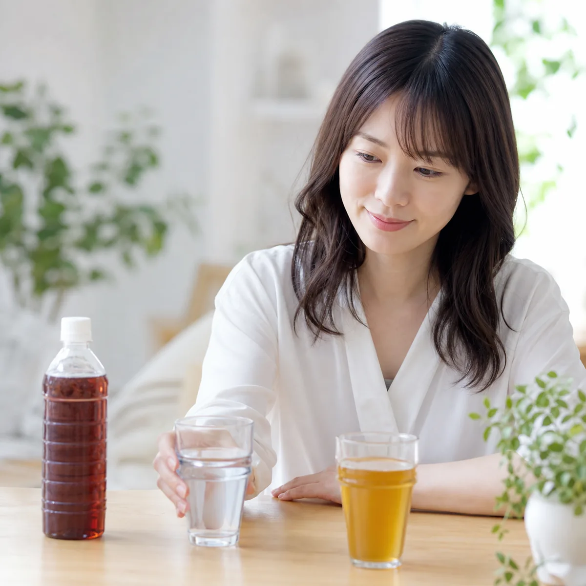 甘い飲み物を減らして水やお茶へ置き換えるイメージ
