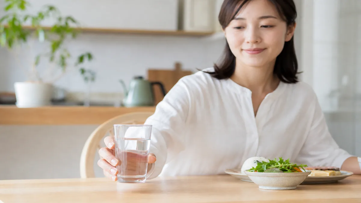 水分補給で気分を切り替えるイメージ